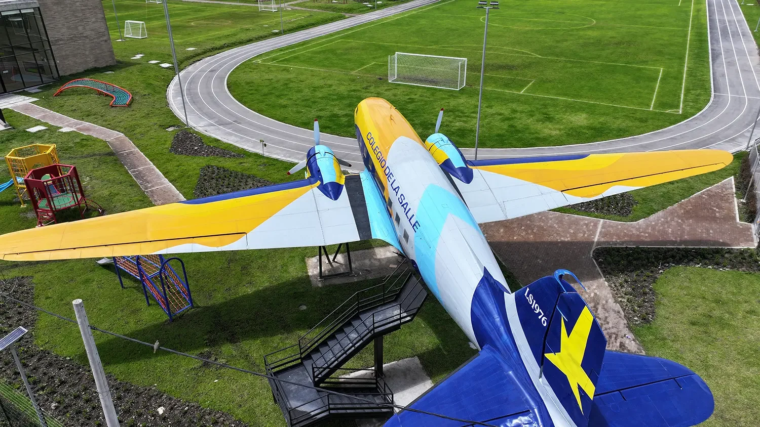 Avión DC3 – LS1976