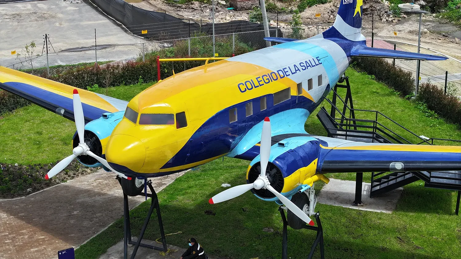 Avión DC3 – LS1976